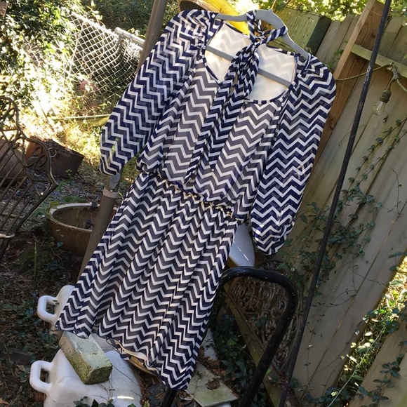 speeckless Dresses & Skirts - Speeckless chevron dress